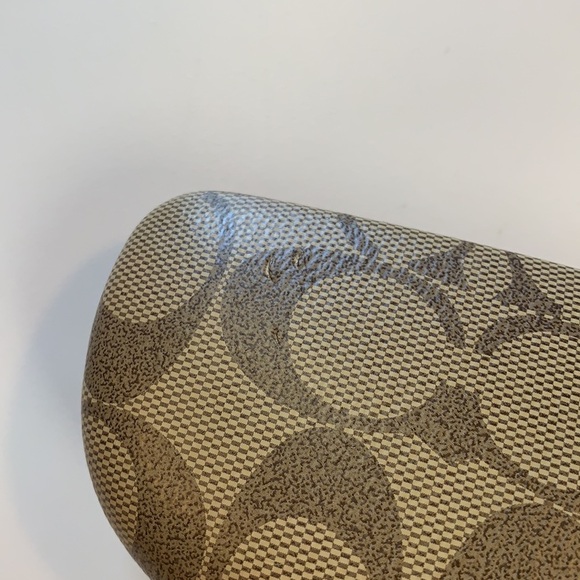 Coach logo brown & Tan faux leather medium hard shell clam case - Picture 9 of 10